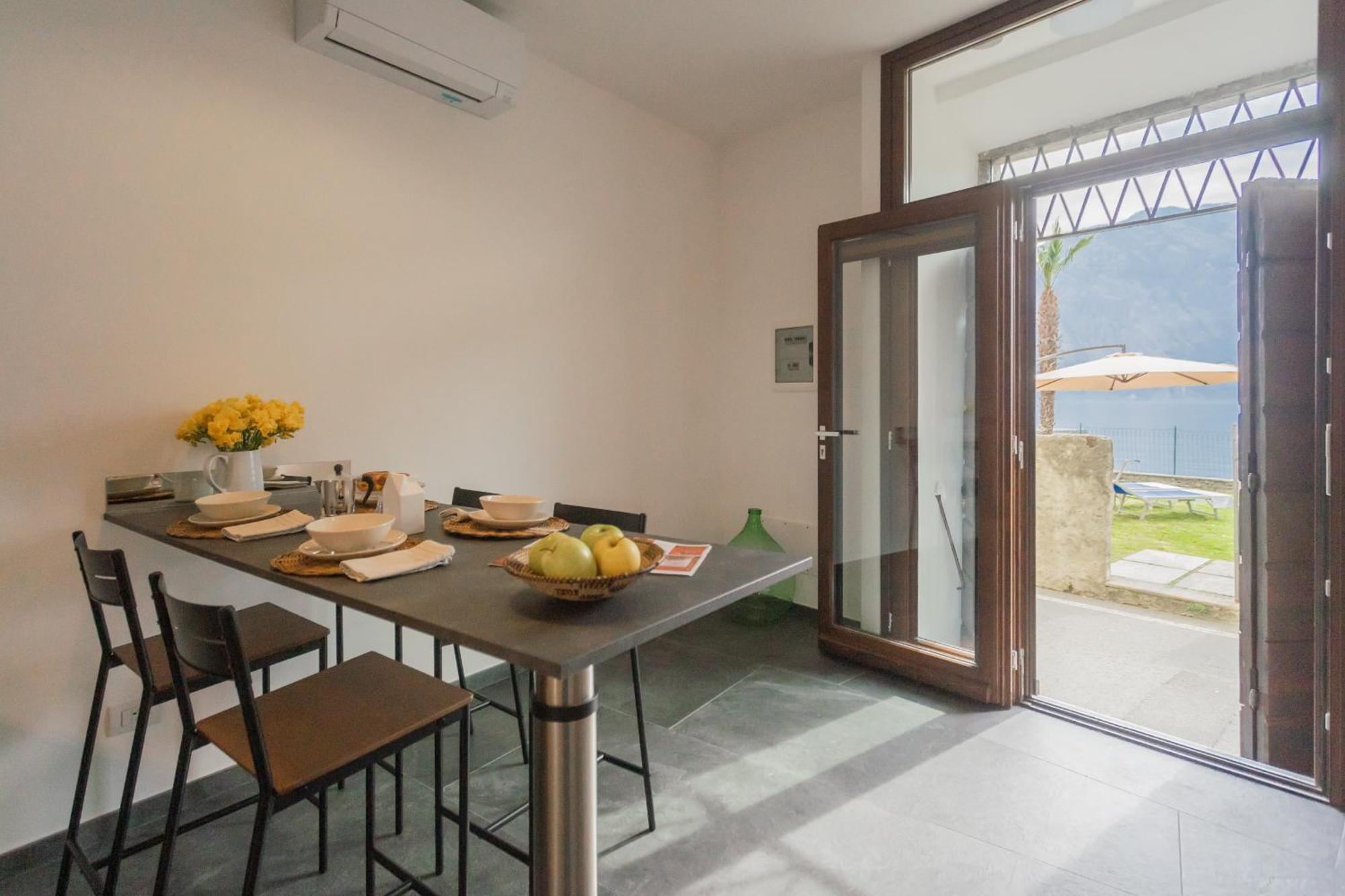 Cozy Nest On The Lake By Rent All Como Tremezzo Exterior foto